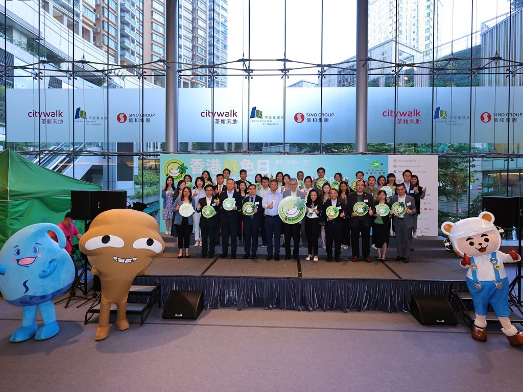 Foto bersama para tamu VIP pada upacara pembukaan