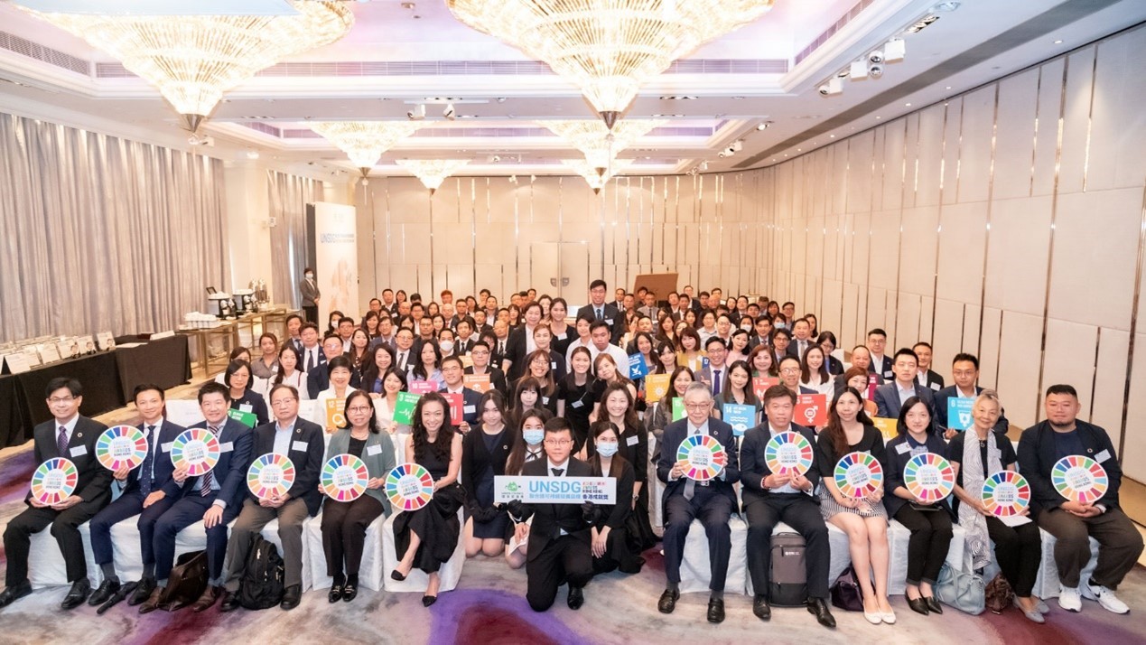 Ms Glendy Choi, CEO D&G Technology, menghadiri upacara penghargaan